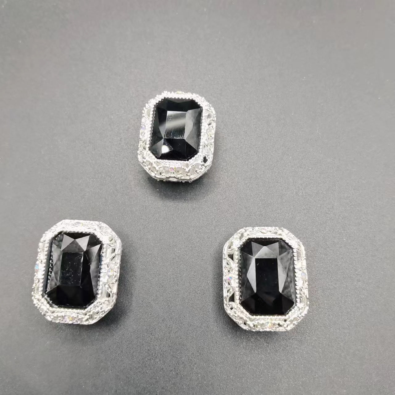 【B23】Rectangular diamond bead