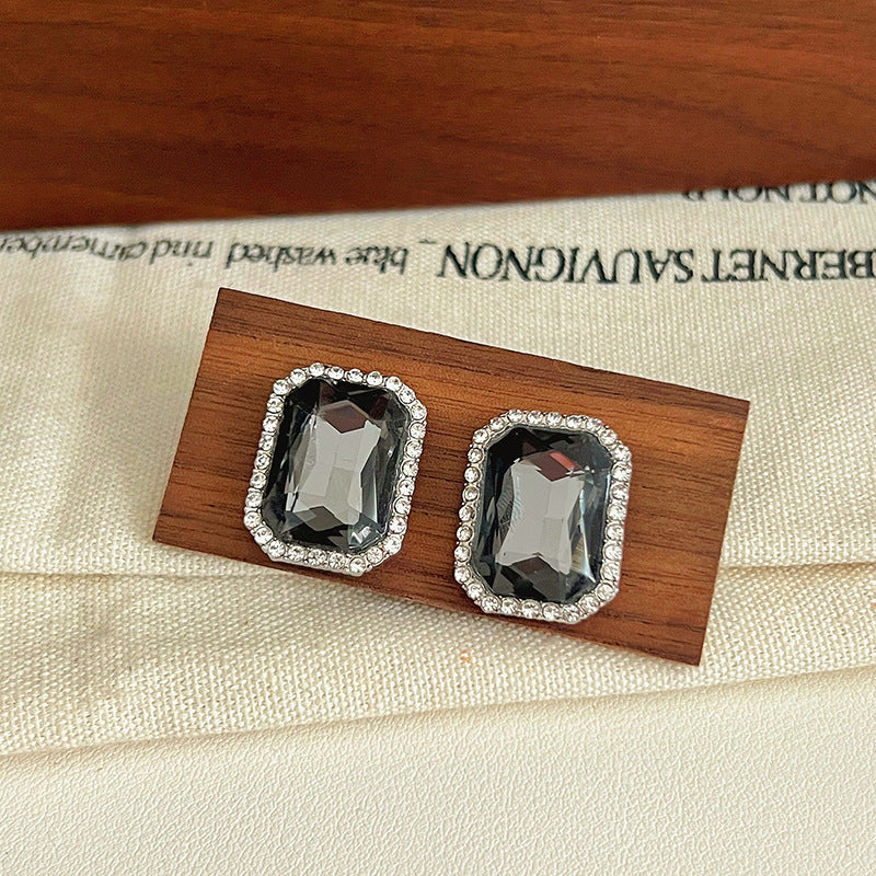 【B23】Rectangular diamond bead